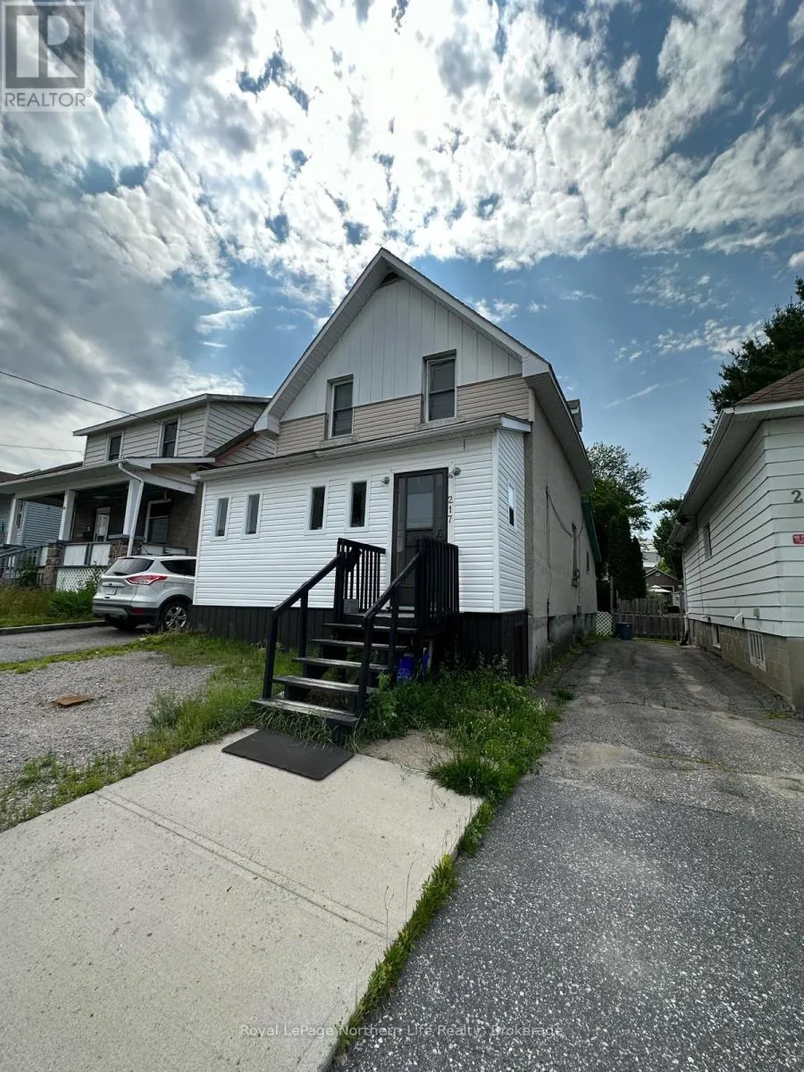 Multi-Family for rent: 217 Princess Street E, North Bay, Ontario P1B 1R1