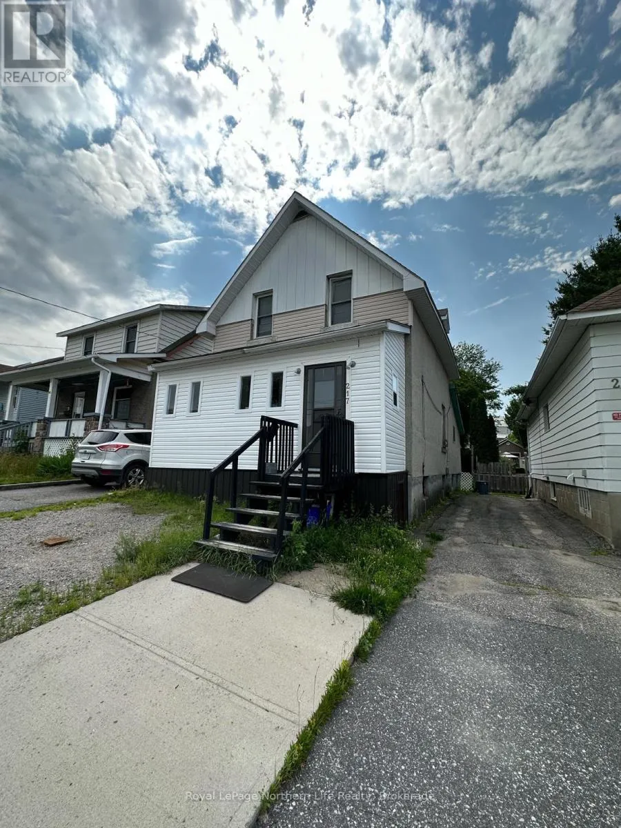 Duplex for rent: 217 Princess Street E, North Bay, Ontario P1B 1R1