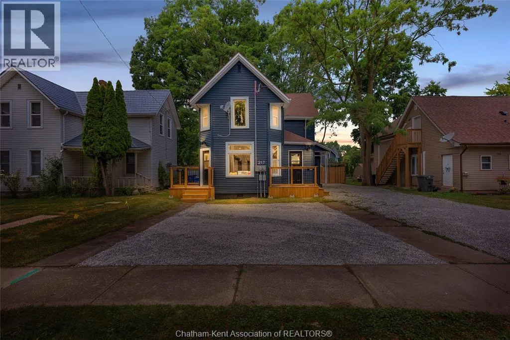 Duplex for rent: 217 Selkirk Street, Chatham, Ontario N7L 1Z3