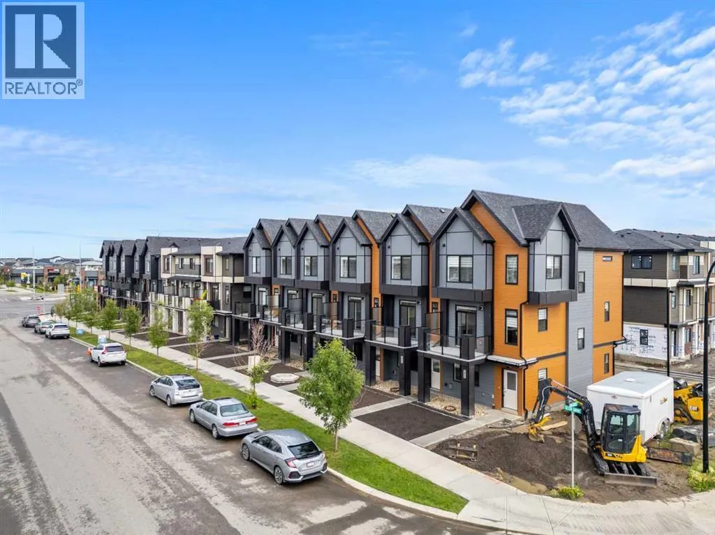 Row / Townhouse for rent: 217 Seton Grove Se, Calgary, Alberta T3M 3T1