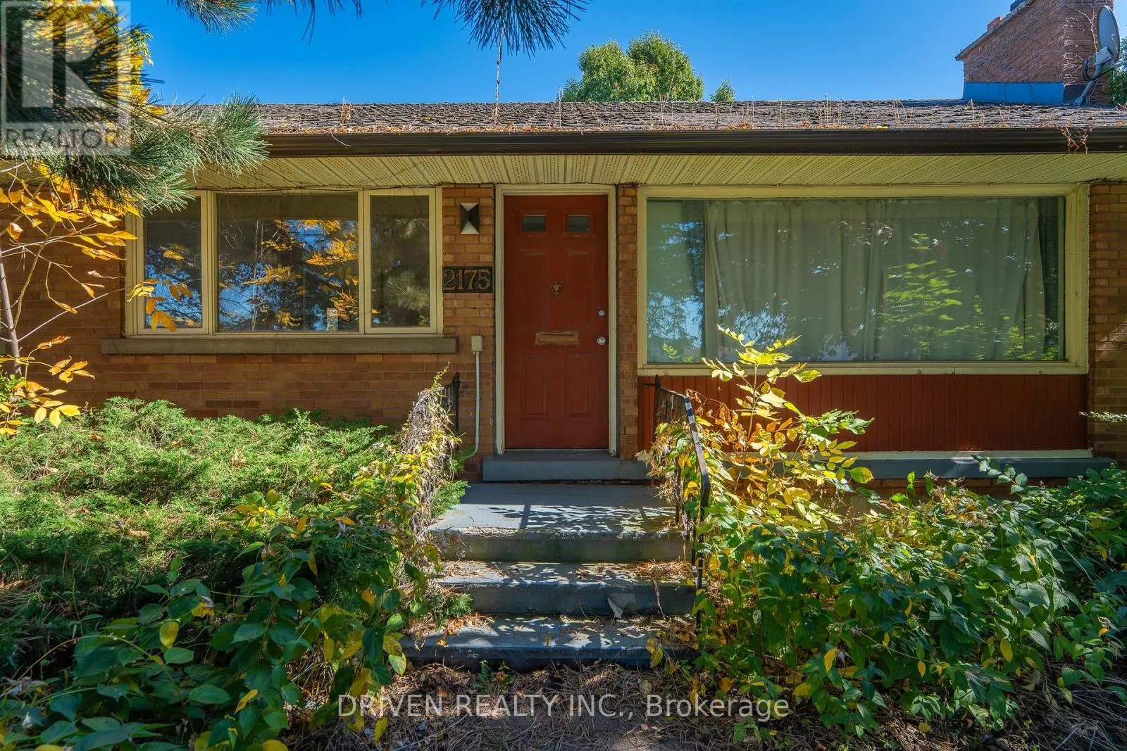 House for rent: 2175 St Laurent Boulevard, Ottawa, Ontario K1G 1A8