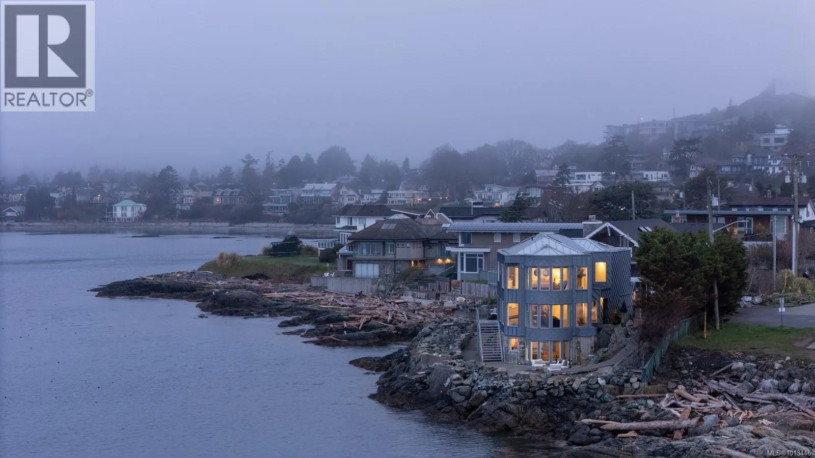 House for rent: 2179 Crescent Rd, Oak Bay, British Columbia V8S 2H4