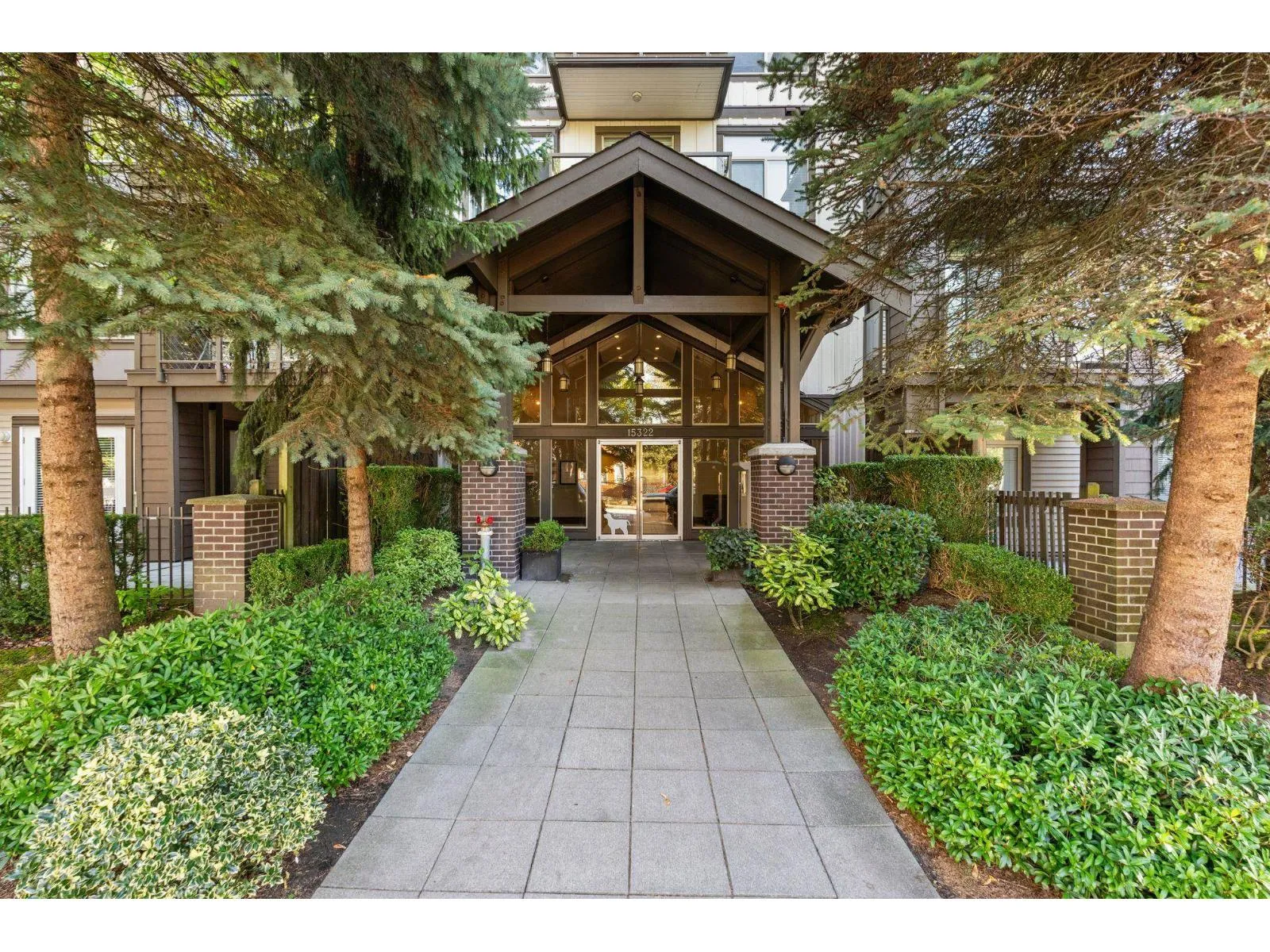 Apartment for rent: 218 15322 101 Avenue, Surrey, British Columbia V3R 4G9