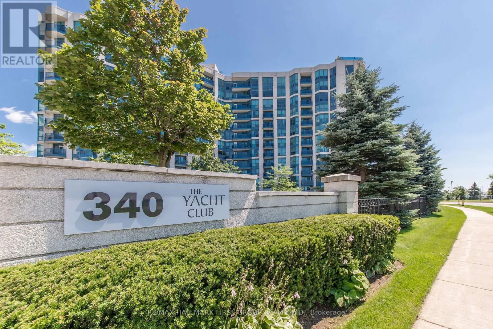 Apartment for rent: 218 - 340 Watson Street W, Whitby, Ontario L1N 9G1