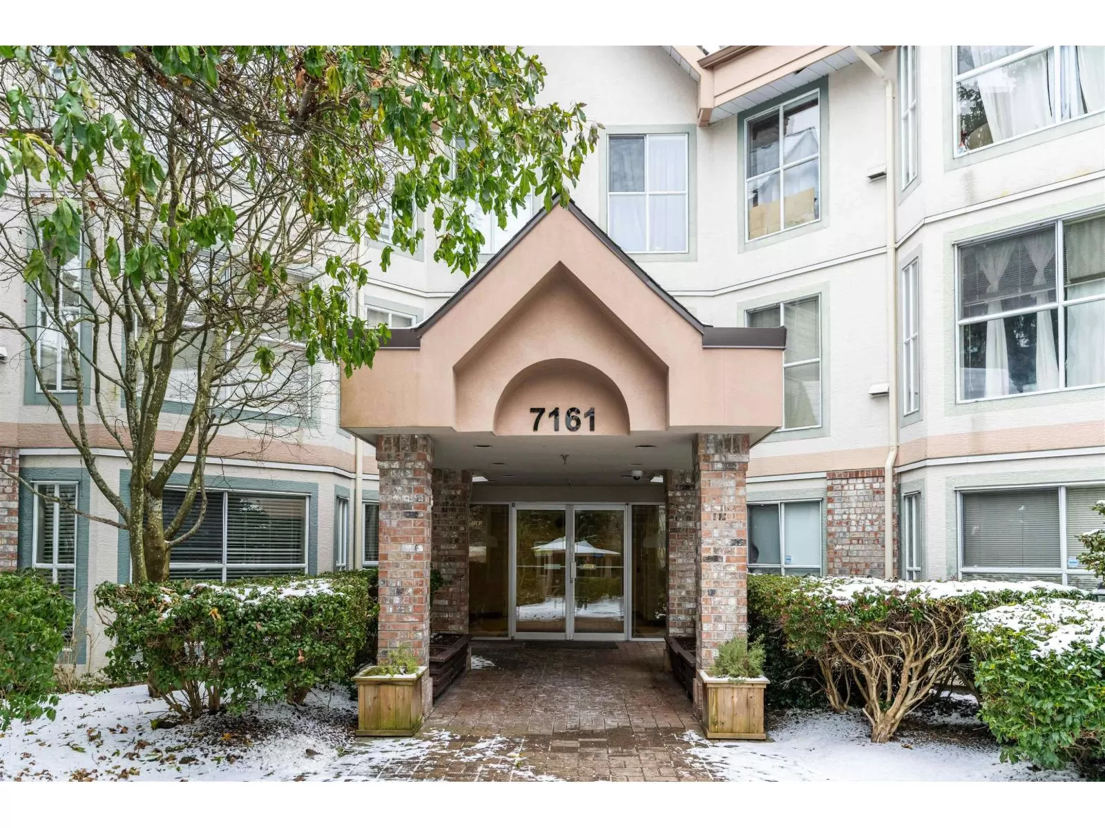 Apartment for rent: 218 7161 121 Street, Surrey, British Columbia V3W 1G8