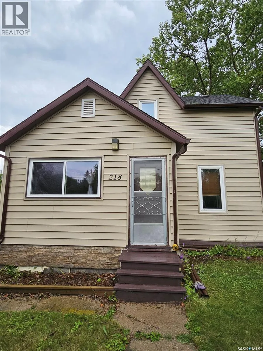 House for rent: 218 7th Street W, Carlyle, Saskatchewan S0C 0R0