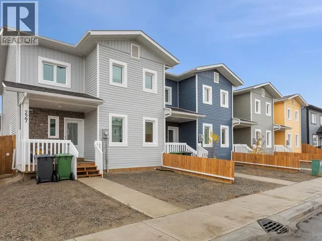 Row / Townhouse for rent: 218 Witch Hazel Drive, Whitehorse, Yukon Y1A 5W5