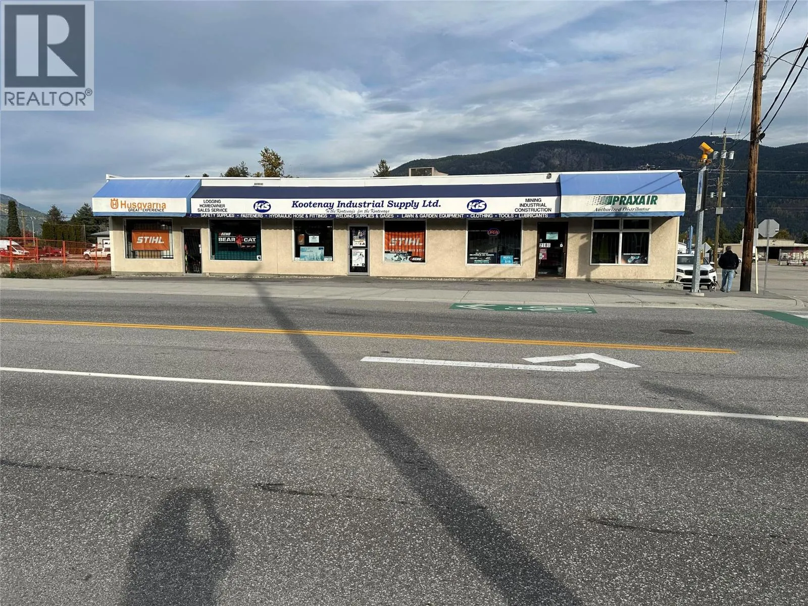 Retail for rent: 2181 Columbia Avenue, Castlegar, British Columbia V1N 2W9