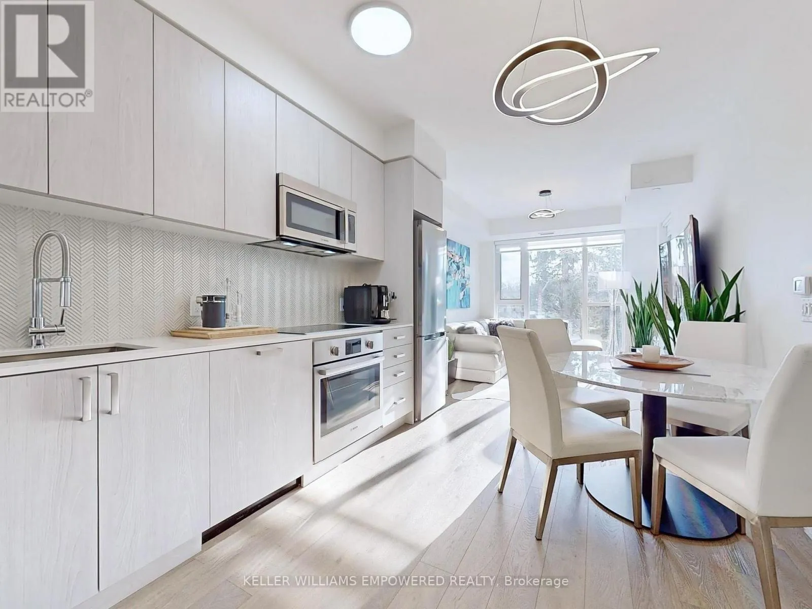 Apartment for rent: 219 - 293 The Kingsway, Toronto, Ontario M9A 0E8