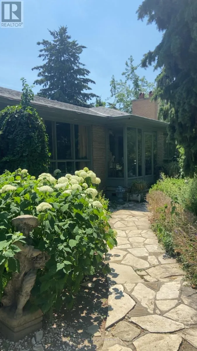 House for rent: 219 Arnold Avenue, Vaughan, Ontario L4J 1C1