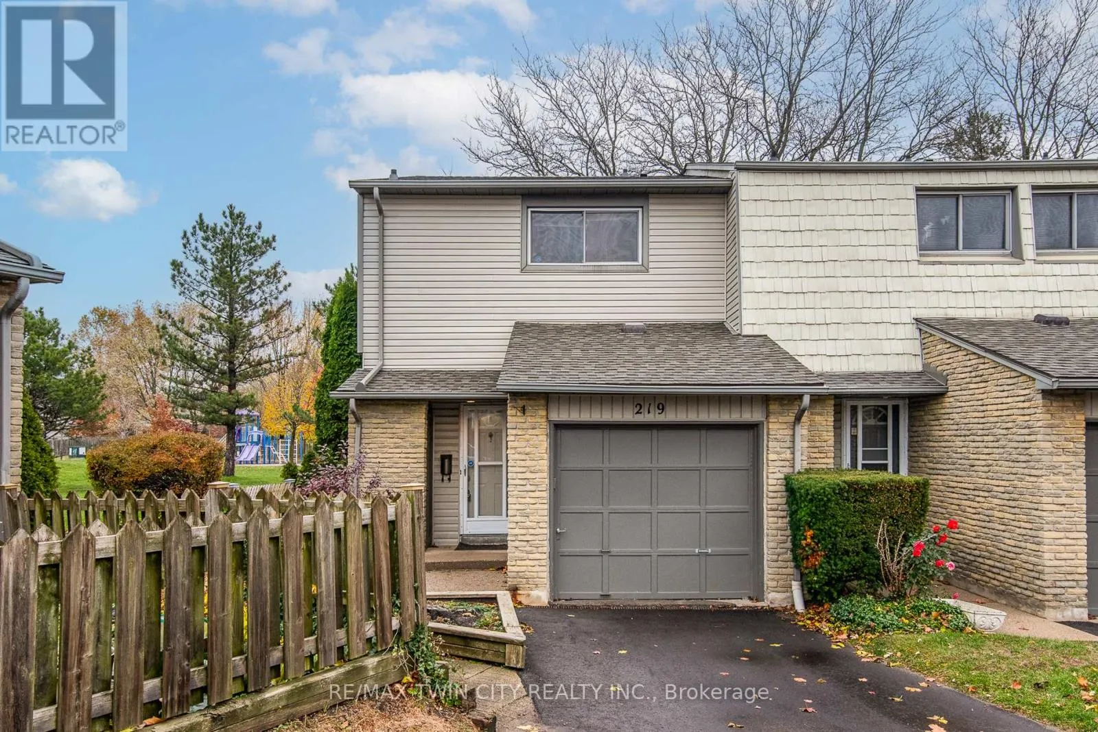 Row / Townhouse for rent: 219 Deveron Crescent, London South, Ontario N5Z 4J7