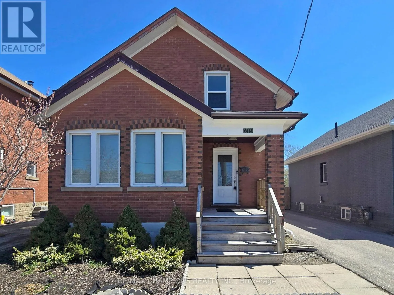 House for rent: 219 Queen Street W, Brampton, Ontario L6Y 1M6