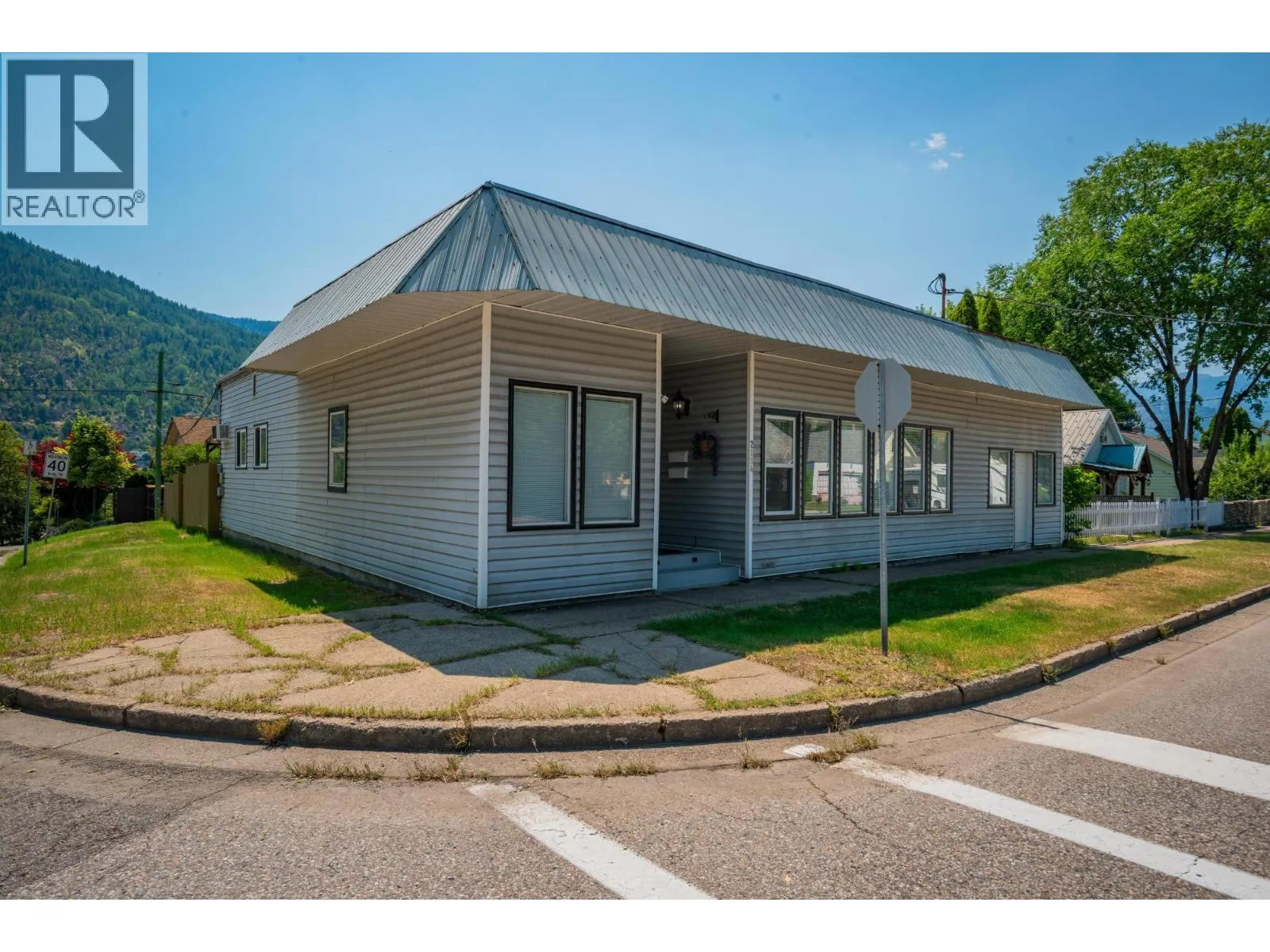 House for rent: 2194 Sixth Avenue, Trail, British Columbia V1R 3B7