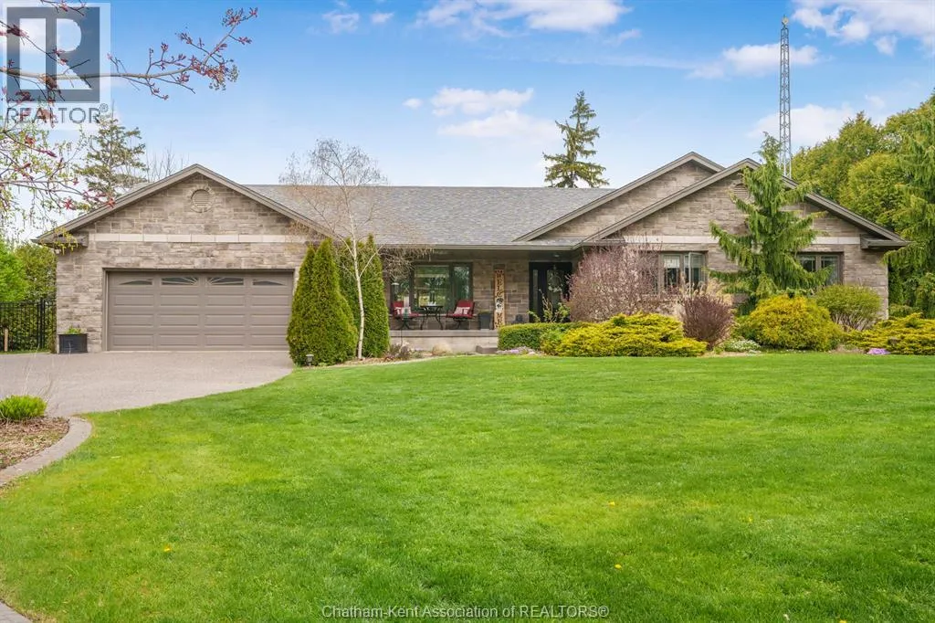 House for rent: 21945 Communication Road, Chatham, Ontario N7M 5J4