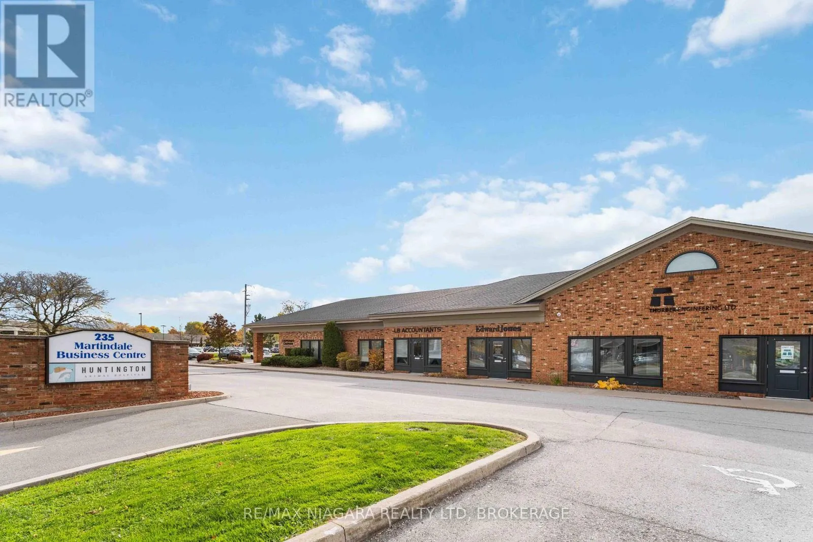 Offices for rent: 22 - 235 Martindale Road, St. Catharines, Ontario L2W 1A5