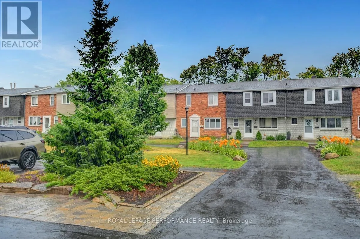 Row / Townhouse for rent: 22 - 550 Straby Avenue, Ottawa, Ontario K1K 1H1