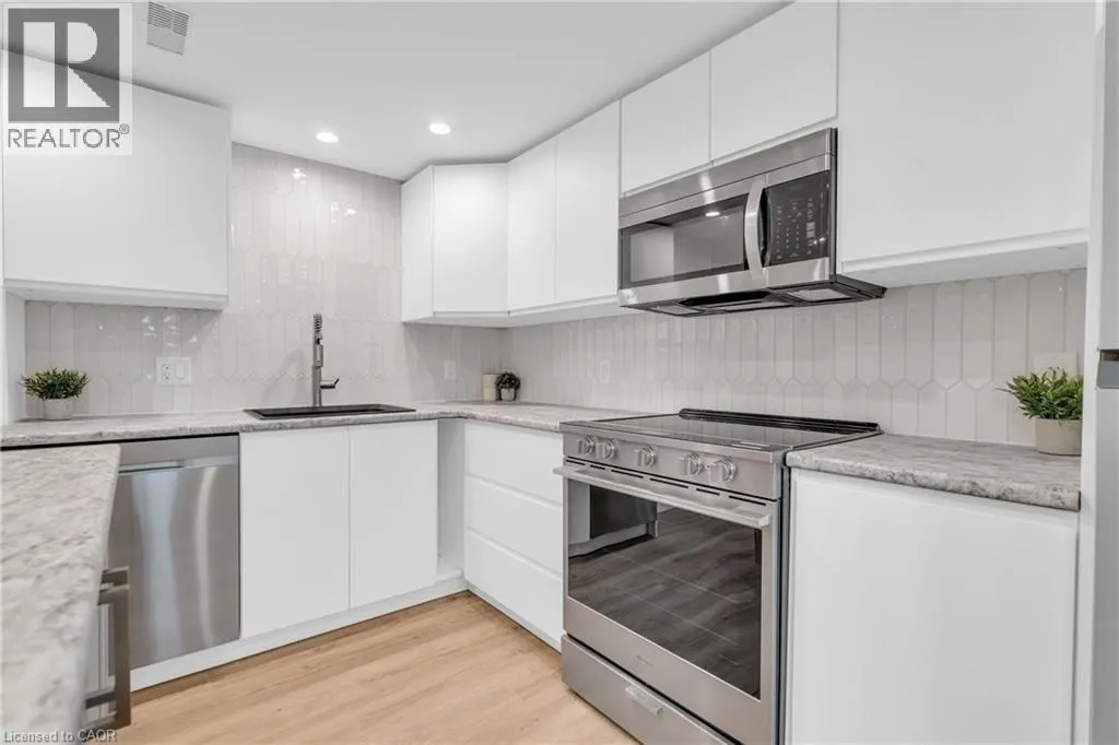 House for rent: 22 Ash Street Unit# 3, Kitchener, Ontario N2H 6H8