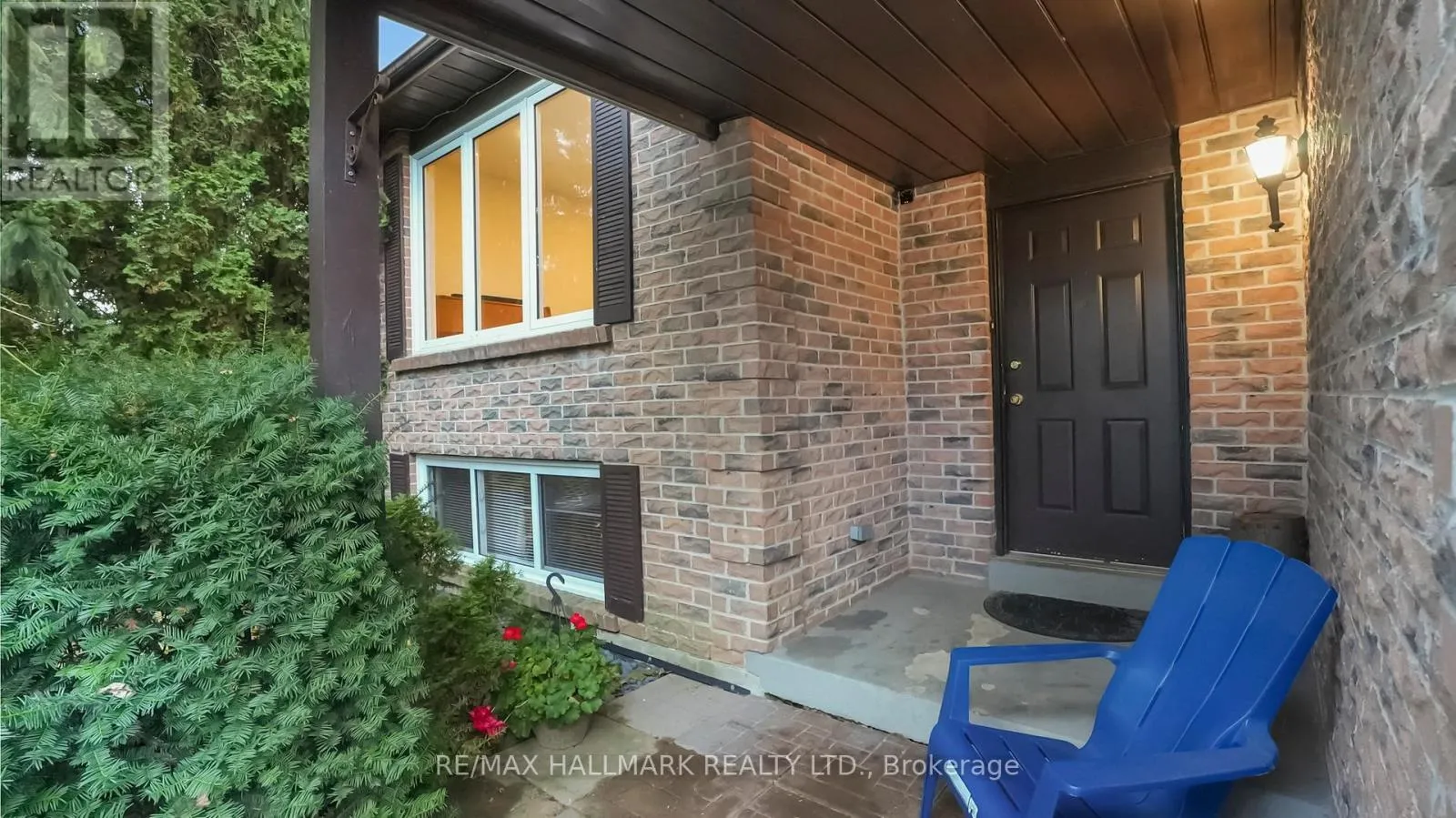 House for rent: 22 Avondale Crescent, Aurora, Ontario L4G 3P6