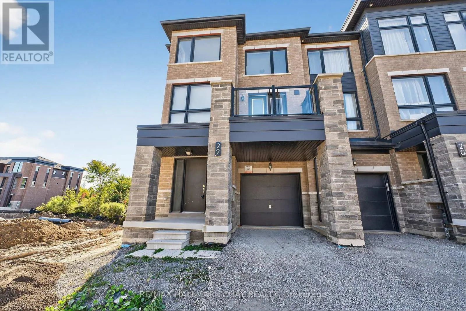 Row / Townhouse for rent: 22 Blue Forest Crescent, Barrie, Ontario L4N 0M2