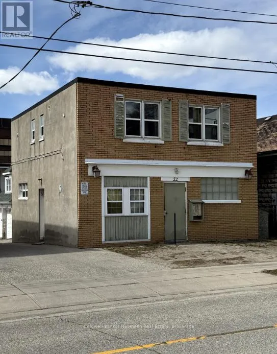 Triplex for rent: 22 Cambridge Street, Cambridge, Ontario N1R 3R7