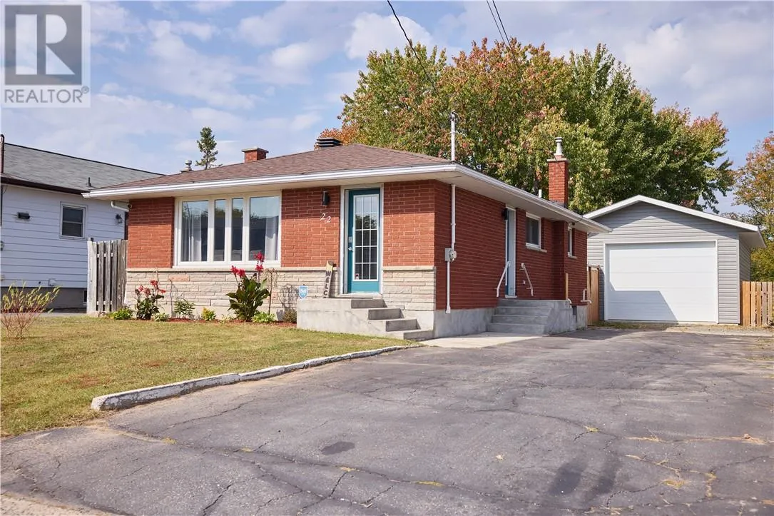 House for rent: 22 Catherine Drive, Sudbury, Ontario P3L 1H3