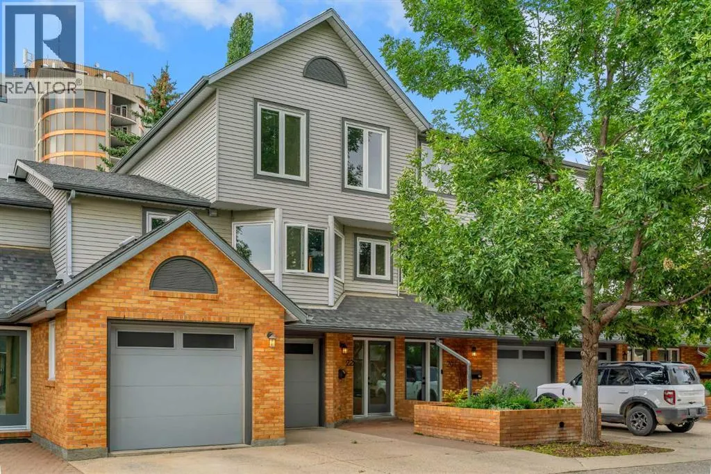 Row / Townhouse for rent: 22 Coachway Green Sw, Calgary, Alberta T3H 1V8