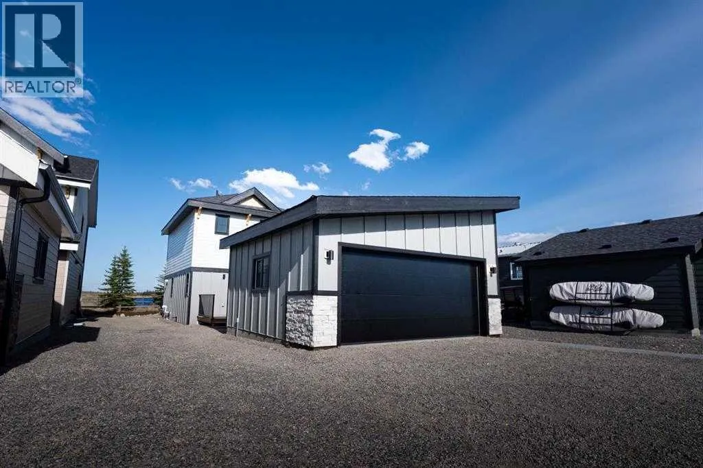 House for rent: 22 Cottageclub Lane, Rural Rocky View County, Alberta T0L 1N0
