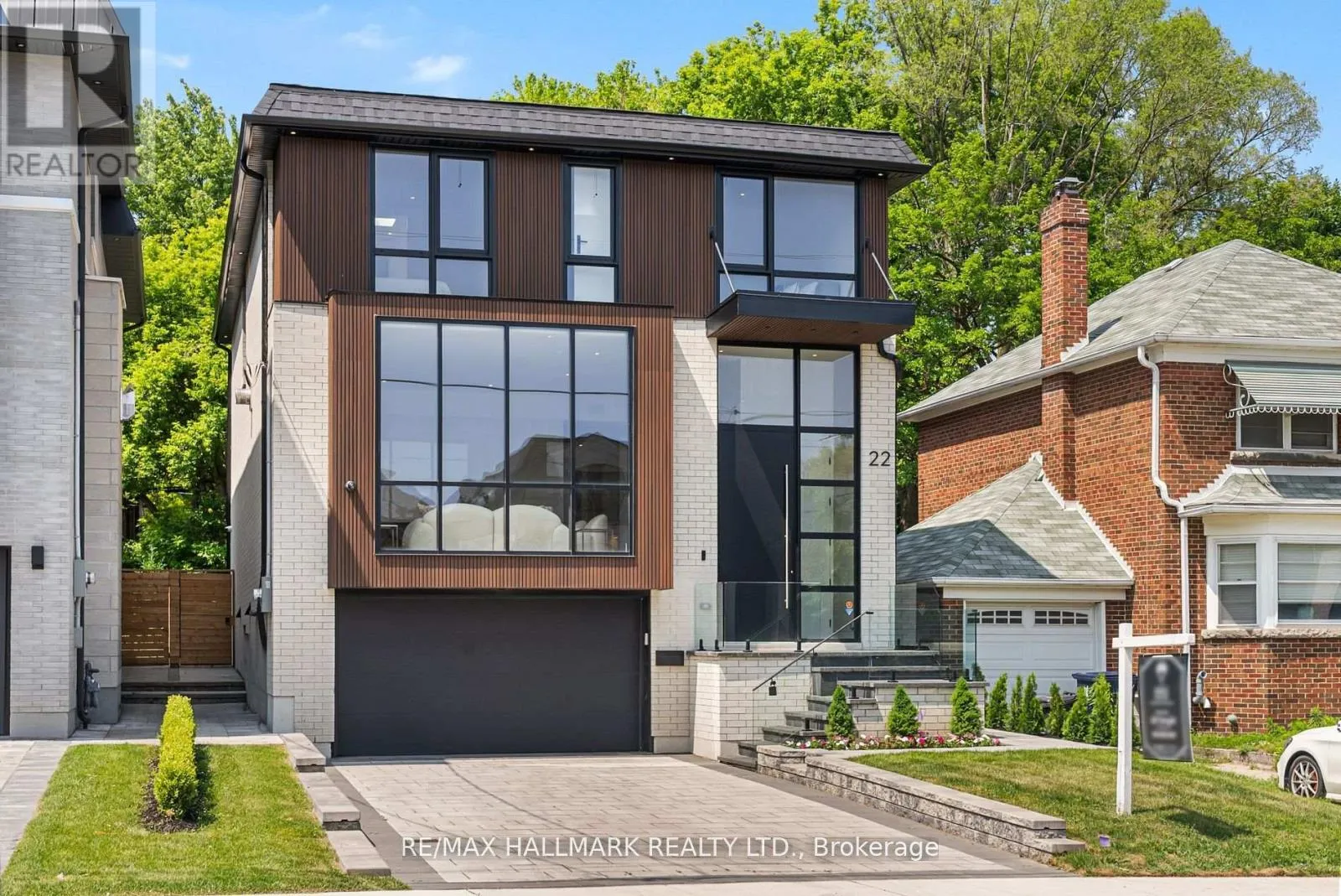 House for rent: 22 Divadale Drive, Toronto, Ontario M4G 2N9