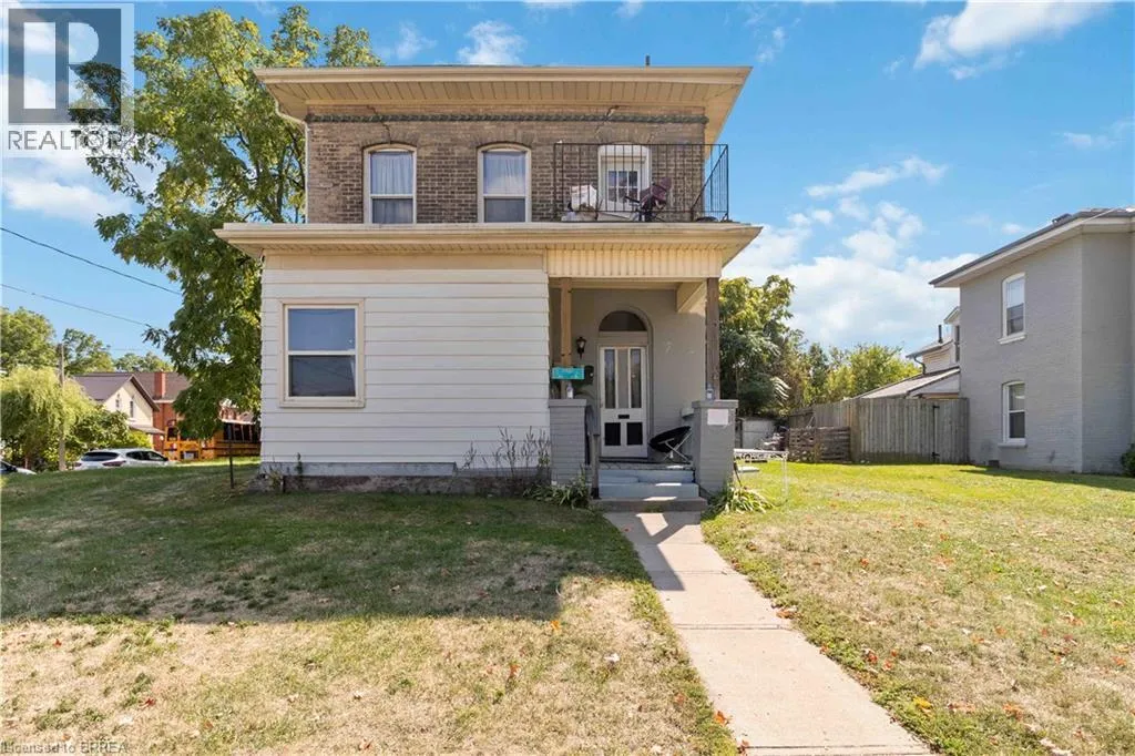 Fourplex for rent: 22 Park Avenue, Brantford, Ontario N3S 5H3