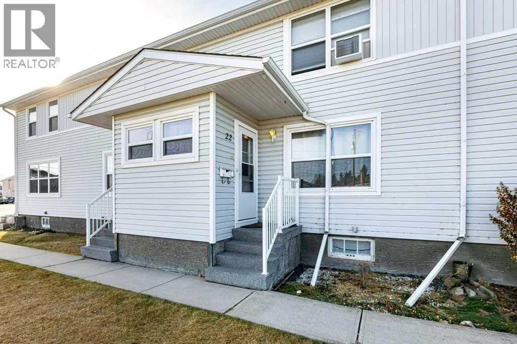 Row / Townhouse for rent: 22 Poplar Crescent, Springbrook, Alberta T4S 1V3