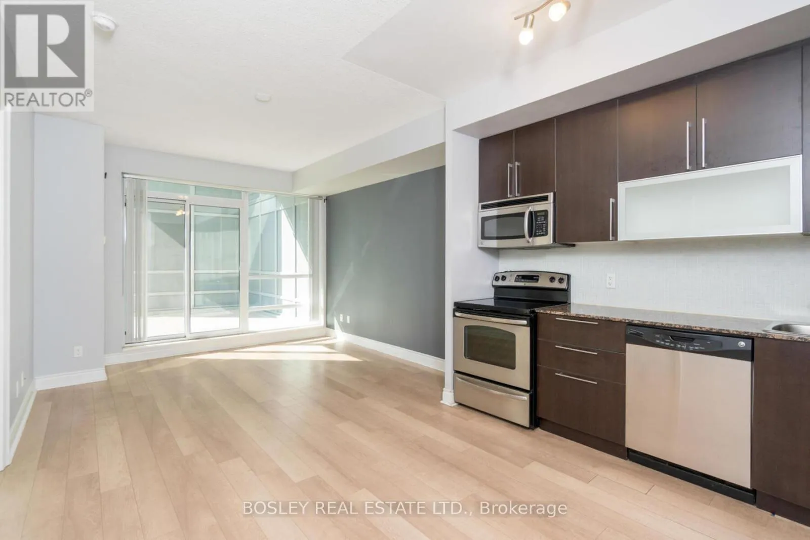 Apartment for rent: 220 - 16 Brookers Lane, Toronto, Ontario M8V 0A5