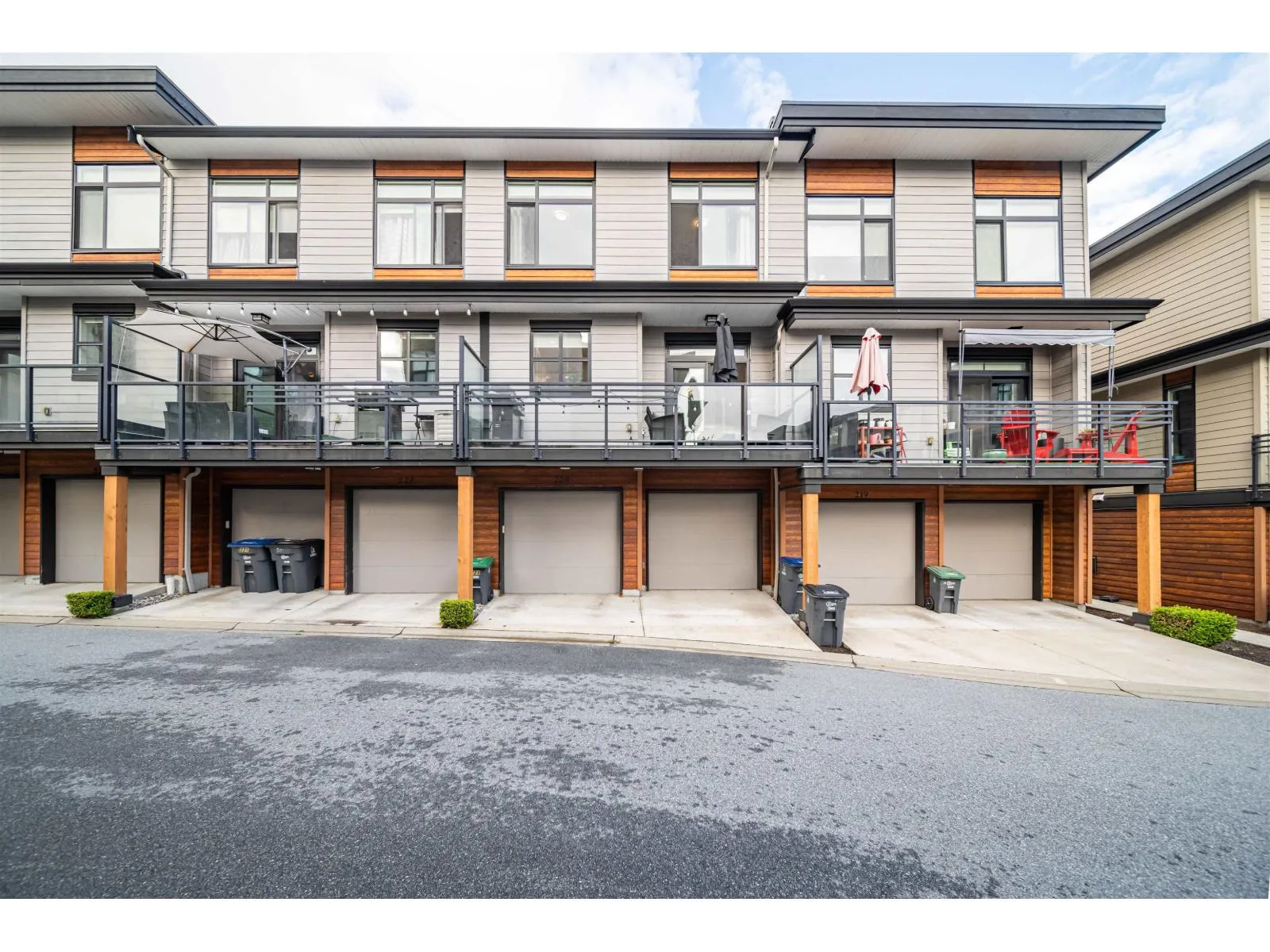 Row / Townhouse for rent: 220 16488 64 Avenue, Surrey, British Columbia V3S 6X6