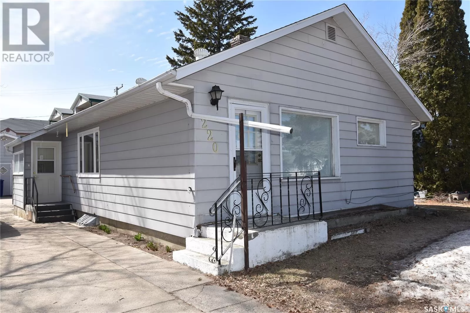 House for rent: 220 2nd Street E, Nipawin, Saskatchewan S0E 1E0