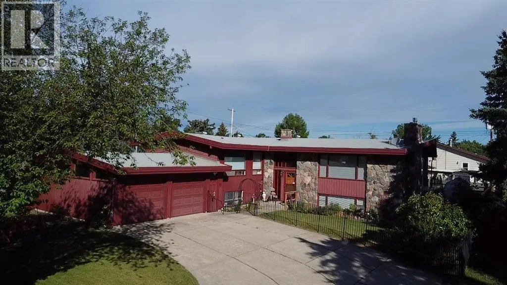 House for rent: 220 3 Street S, Vulcan, Alberta T0L 2B0