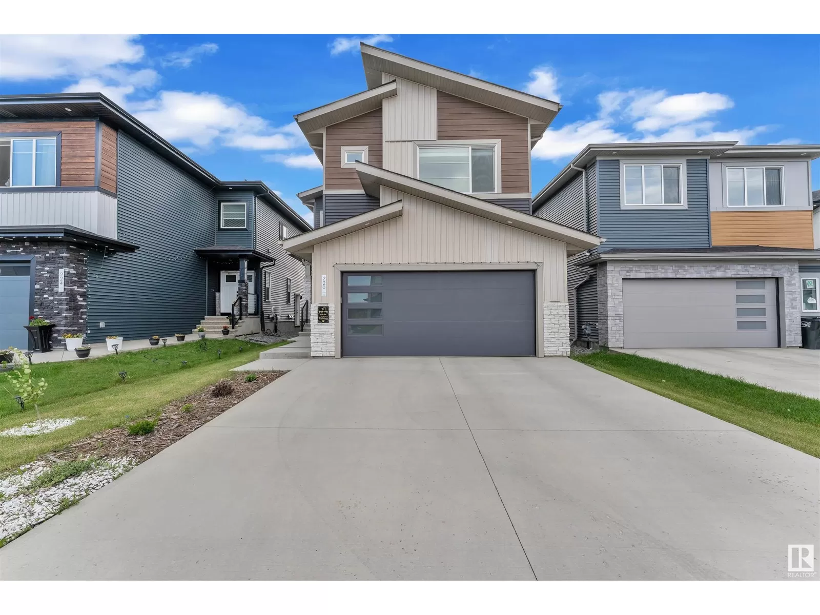 House for rent: 220 42 St Sw, Edmonton, Alberta T6X 3A2