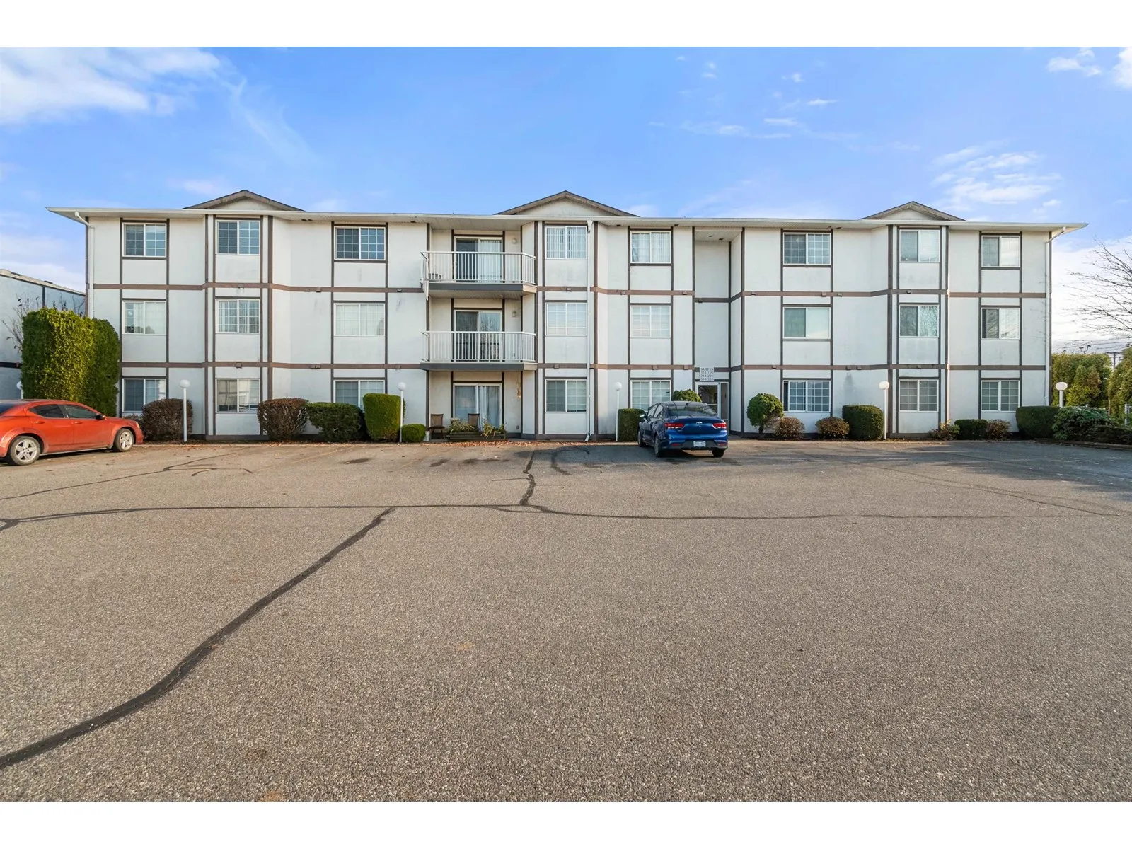 Apartment for rent: 220 45669 Mcintosh Drive|chilliwack Proper South, Chilliwack, British Columbia V2P 6V4