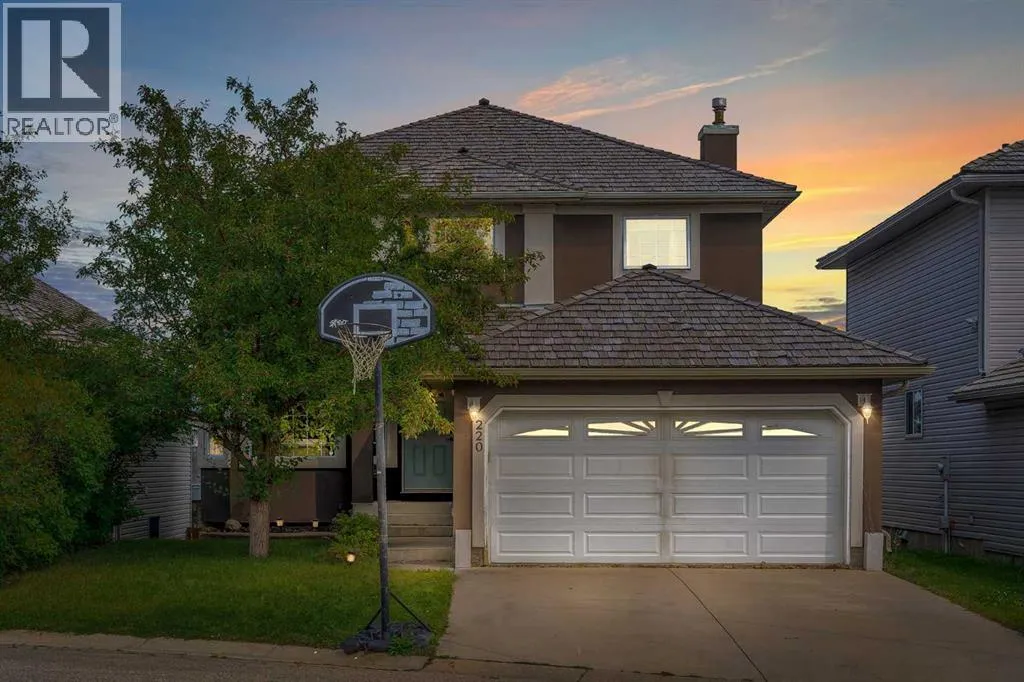 House for rent: 220 Edgeridge Gardens Nw, Calgary, Alberta T3A 5Z1