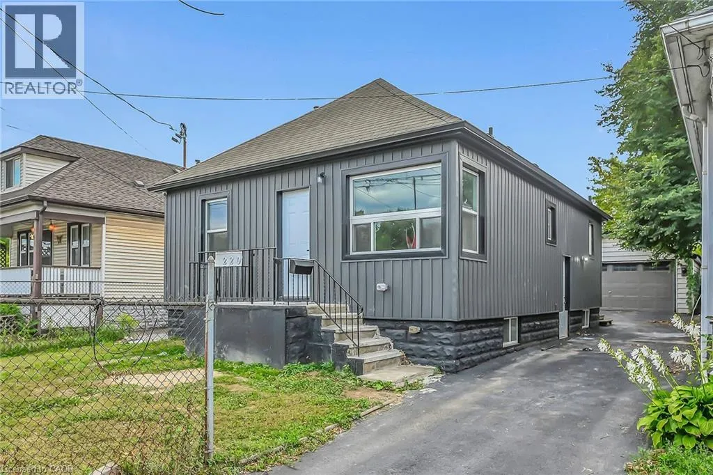 House for rent: 220 Grenfell Street, Hamilton, Ontario L8H 3J7