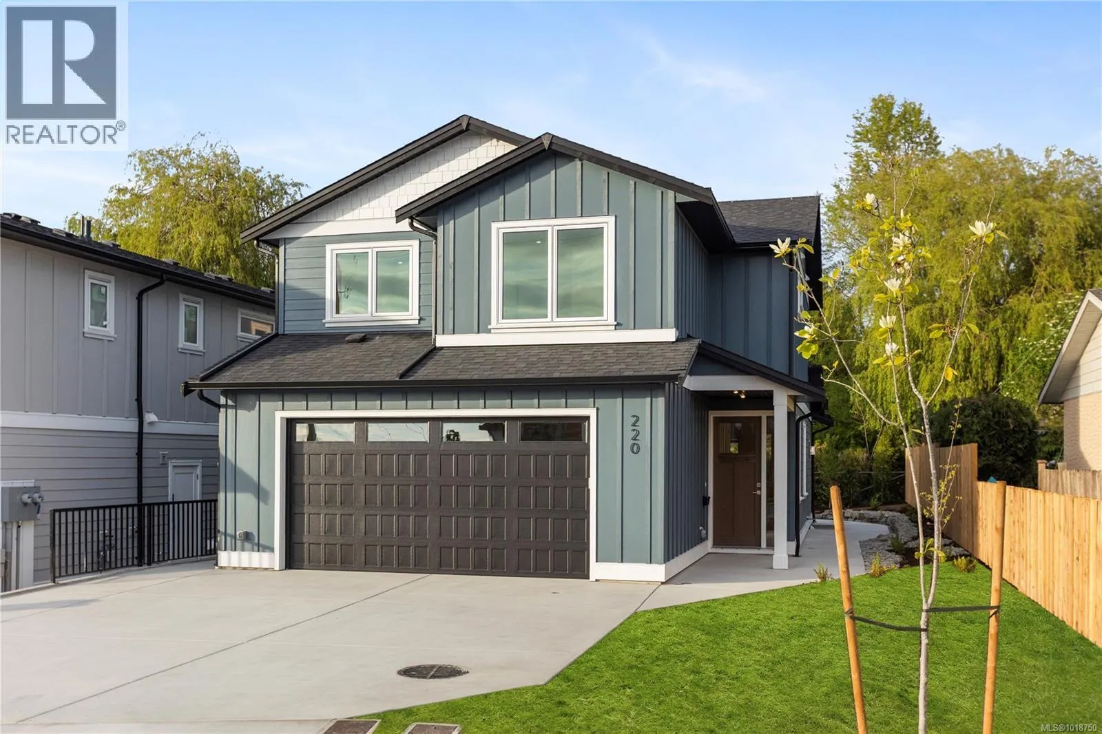 House for rent: 220 Kamloops Ave, Saanich, British Columbia V8Z 1W5