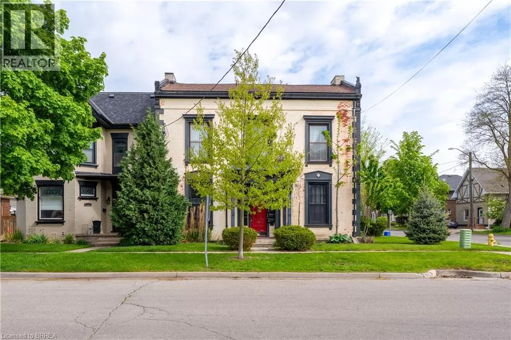 Triplex for rent: 220 Nelson Street, Brantford, Ontario N3S 4C1