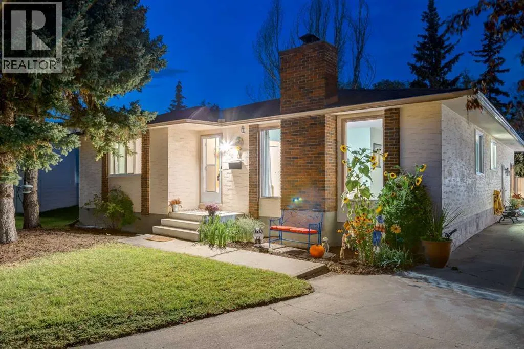 House for rent: 220 Oakridge Place Sw, Calgary, Alberta T2V 1V2