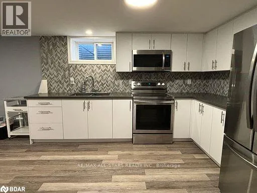 House for rent: 220 Pleasant Boulevard, Keswick, Ontario L4P 2S8