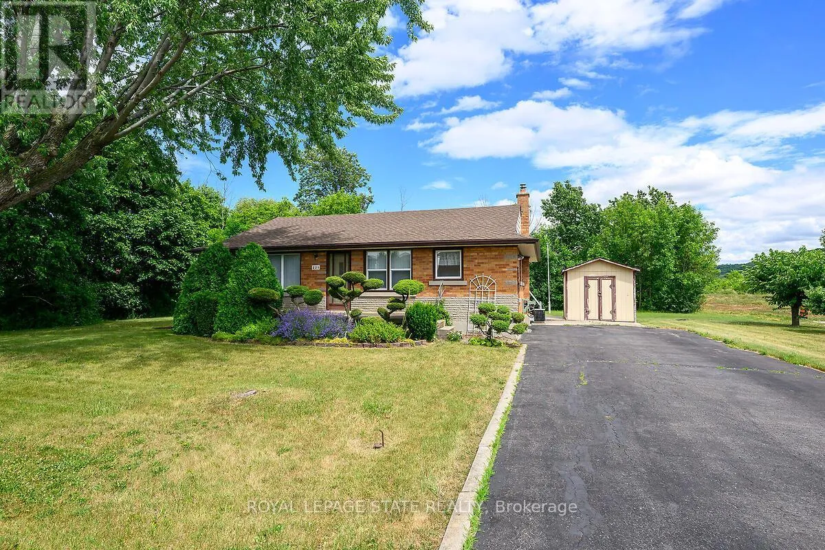 House for rent: 220 Winona Road, Hamilton, Ontario L8E 5K4