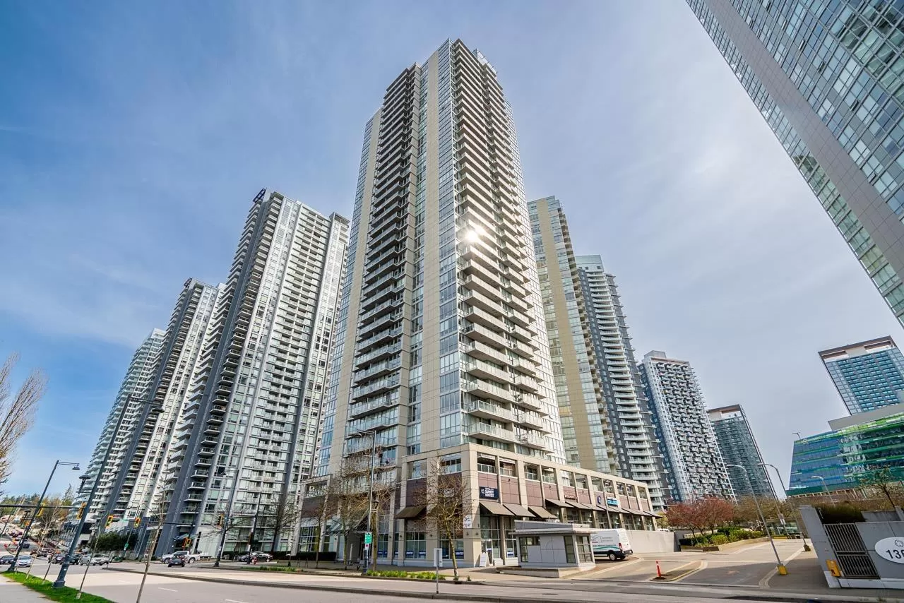 Apartment for rent: 2201 13688 100 Avenue, Surrey, British Columbia V3T 0G5