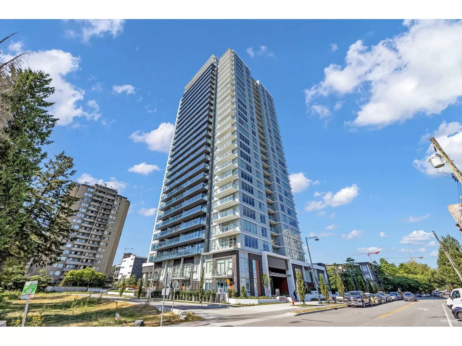 Apartment for rent: 2202 13428 105 Avenue, Surrey, British Columbia V3T 0S6