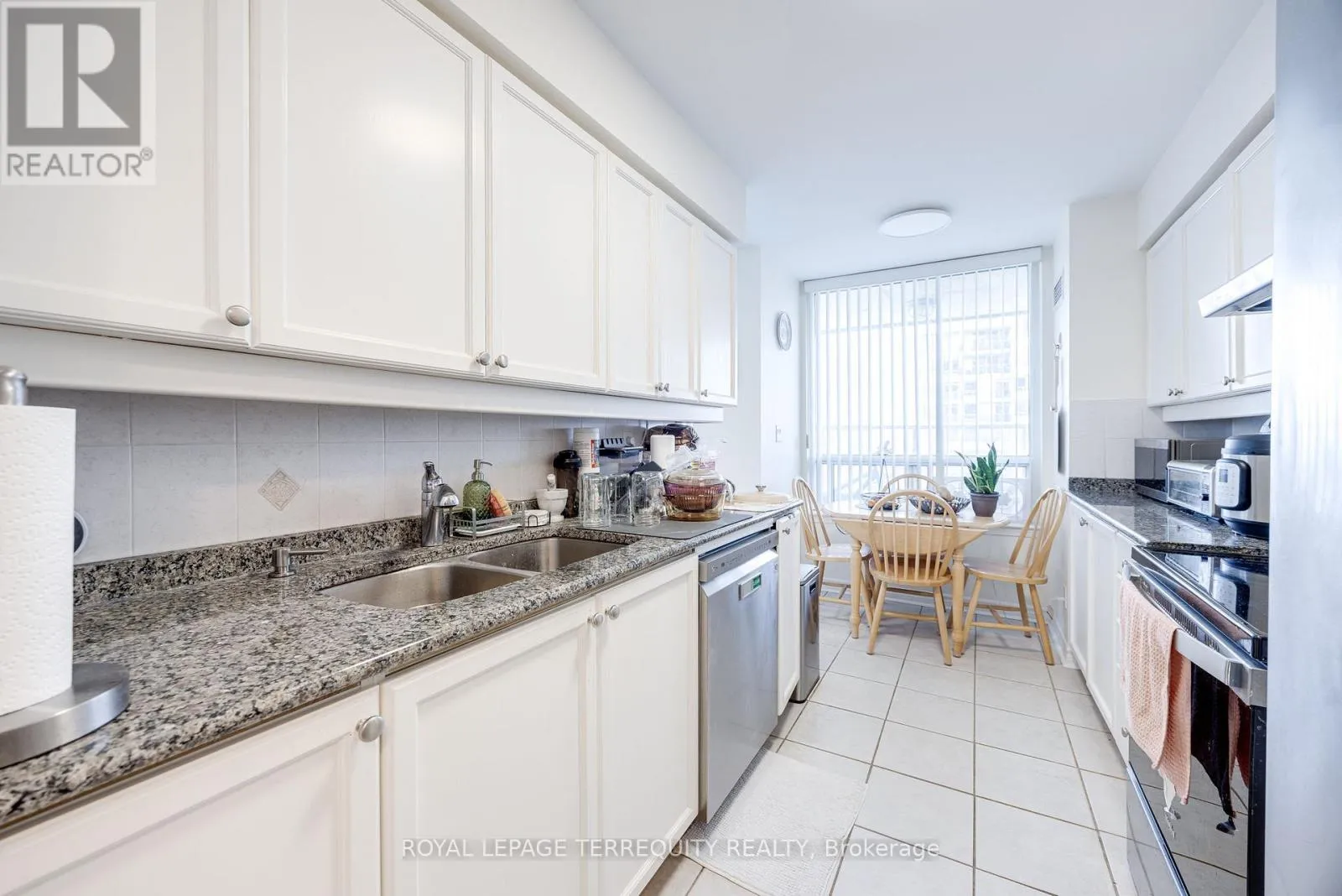 Apartment for rent: 2204 - 1 Rean Drive, Toronto, Ontario M2K 3C1