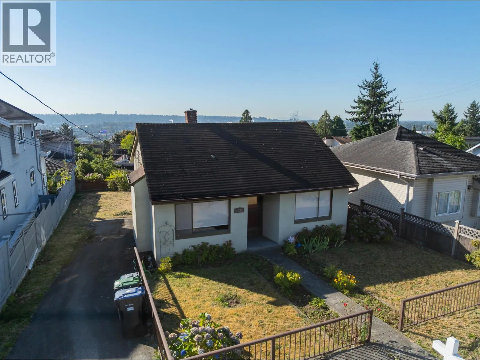 House for rent: 2206 Eighth Avenue, New Westminster, British Columbia V3M 2V1