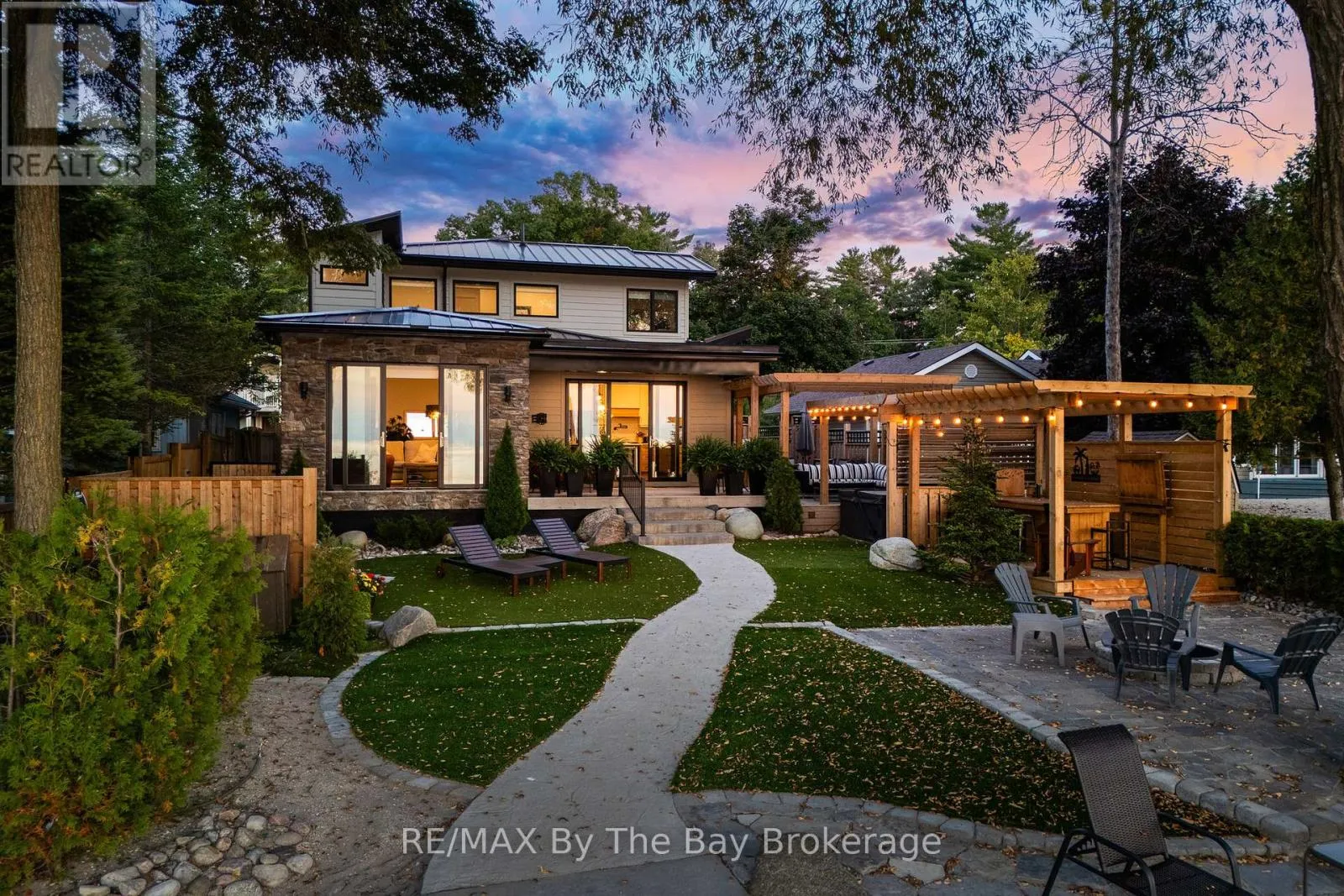 House for rent: 2206 Tiny Beaches Road S, Tiny, Ontario L0L 1P1