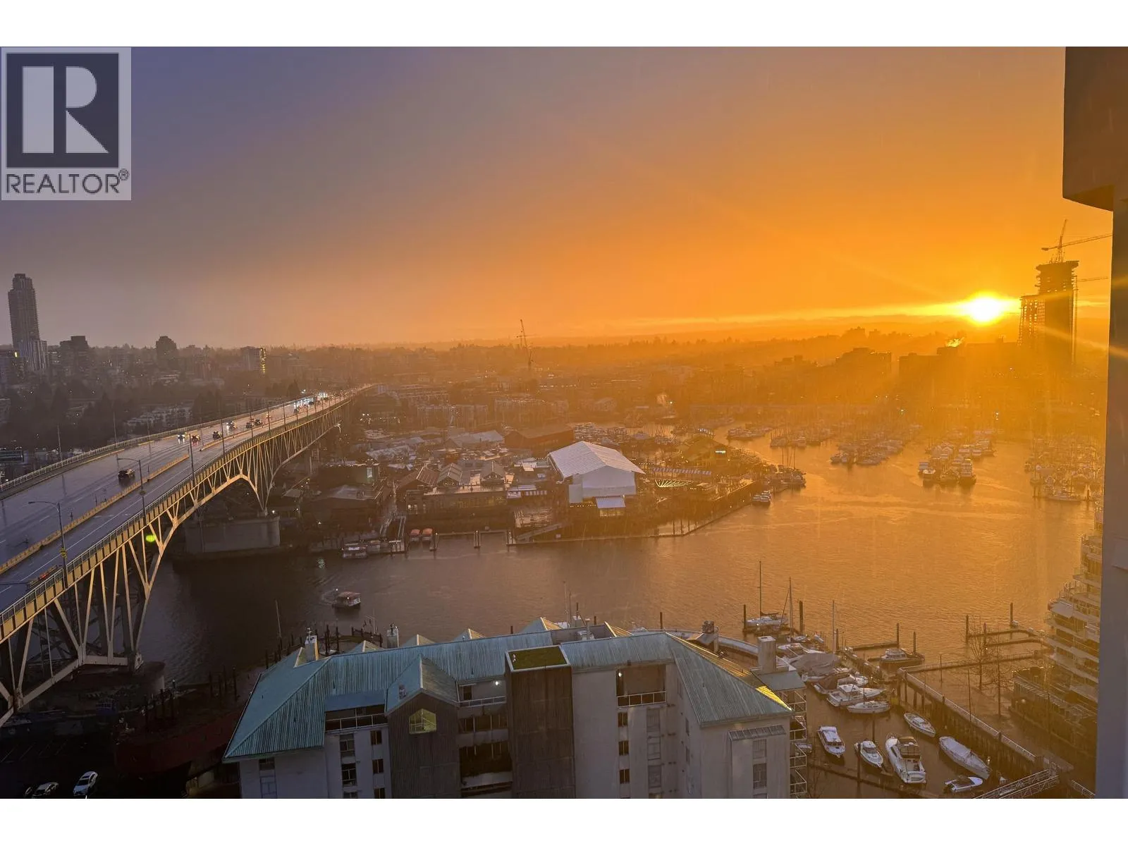 Apartment for rent: 2207 1500 Howe Street, Vancouver, British Columbia V6Z 2N1