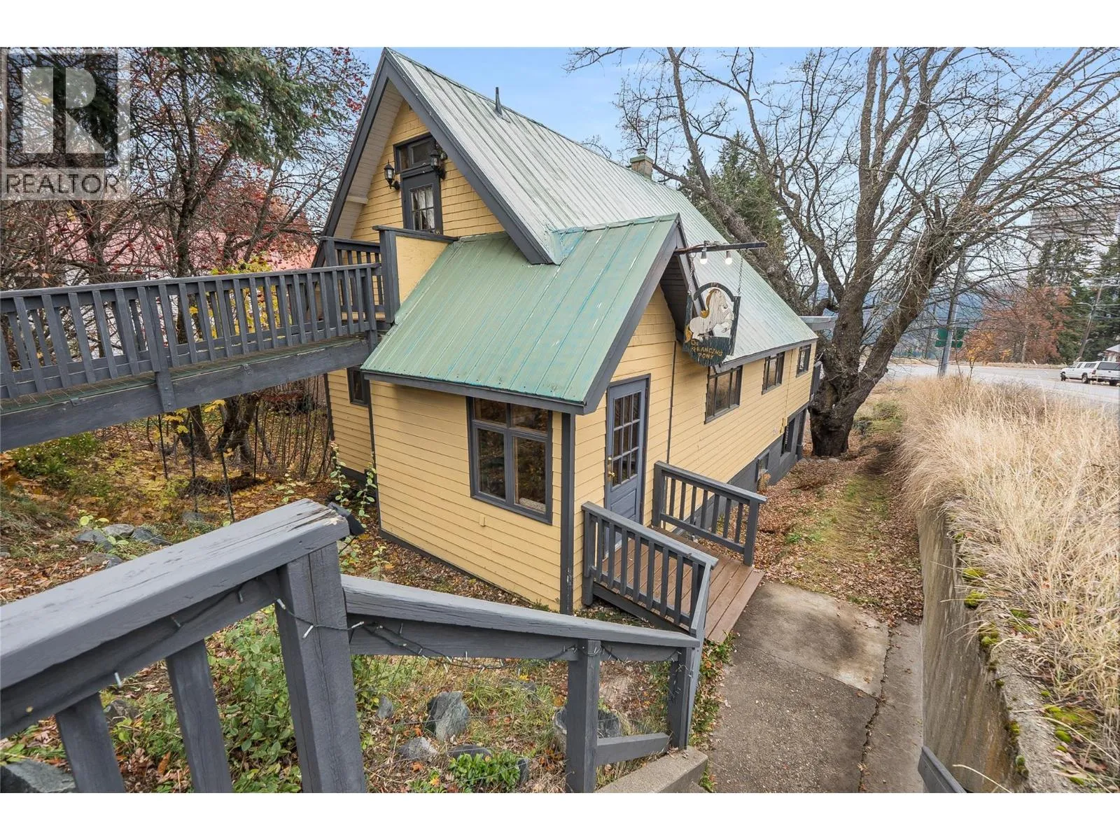 House for rent: 2207 Columbia Avenue, Rossland, British Columbia V0G 1Y0